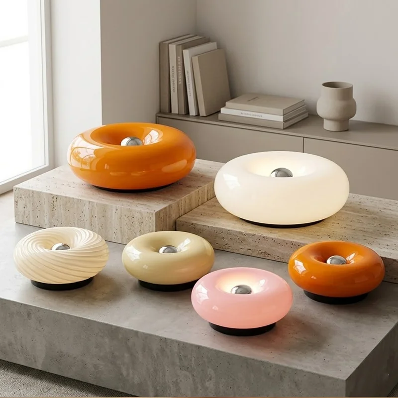 Creatieve crème-oranje woonkam - Glass Bed recensie en prijs